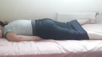 Orgasme extreme en solo - slender bourgeoise en jupe longue