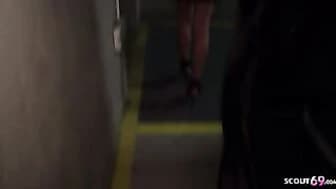 Berlin Party chick Suck Stranger in Garage point of see before go