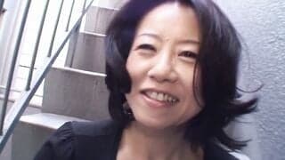 Japanese Porn Casting – older MILF liking it