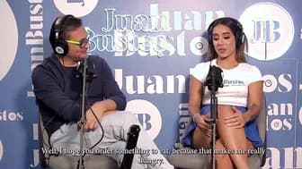 Natalia Garcia Pide una hamburgesa para chuparle la polla al repartidor en Juan Bust