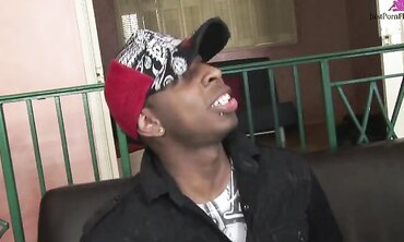 Thick Beautiful Black Girl Fucks a Rapper