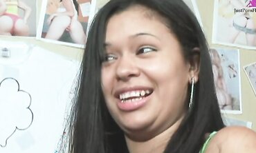 Isabella Is Invited To Come Fuck A Big Black Dick And She Can Barely Do It