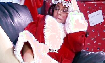 Daphne Rosen Gets Her Santa Elf Culo Pulverized