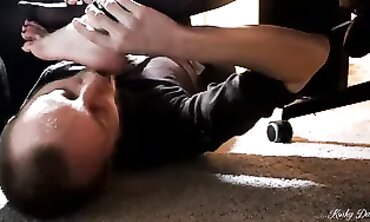 Foot Fetish Goddess - Toe Licking Maid Service