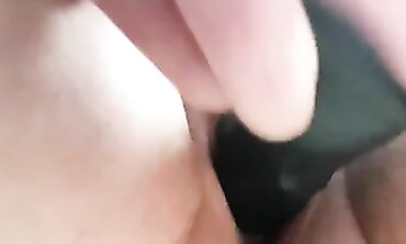 Explosive Orgasm MILF Uses Magic Wand on Her Cooch - Amateur Pornstar