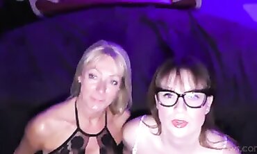 Tech-Savvy Geek Girl Gets Faced With A Huge Load While Wearing Her Virtual Reality Headset