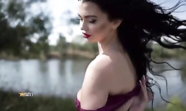Big Boob Babe Stuns With Her Massive Breasts in Erotic Solo