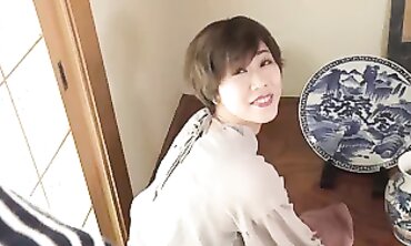 旦那が一服している短い時間で、義理の息子に毎日10発以上中出しされています…。　瀬戸奈々子