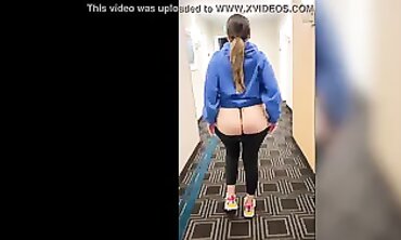 Outdoors Fitness Babe Shows Off Her Perfect Body in Public