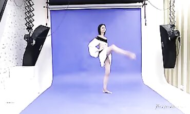 Acrobatic Flexibility Training with Russian Gymnast - Galina Markovа
