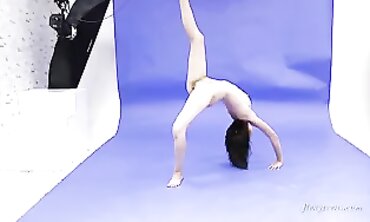 Acrobatic Flexibility Training with Russian Gymnast - Galina Markovа