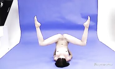Acrobatic Flexibility Training with Russian Gymnast - Galina Markovа
