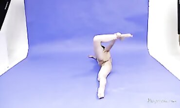 Acrobatic Flexibility Training with Russian Gymnast - Galina Markovа