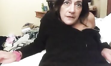 Beauty's Mischievous Milf Gets a Deep Throat Blowjob