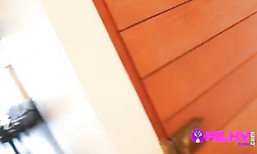 Venezuelan Beauty Venusslynn Takes a Big Cock