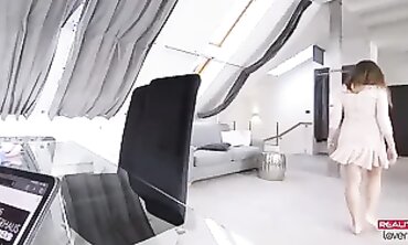 Frida Sante POV: Brazilian MILF Experience