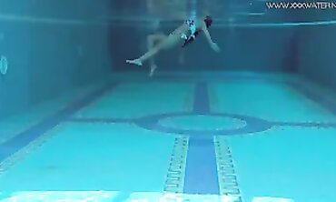 Andreina De Luxe Swims Nude in the Pool