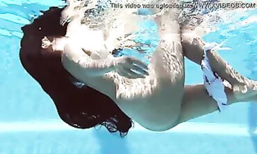 Andreina De Luxe Swims Nude in the Pool