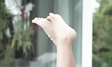 Alyssia Kent's Unshaped Feet and Toe Magic in Hardcore USA