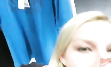POV: Schmerzhafter Arschfick mit MILF im Kaufhaus
