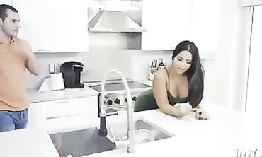 Rose Monroe Offers A Rude Deal To DuJCan