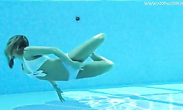 Blonde Lindsay Cruz Swims Nude in the Pool