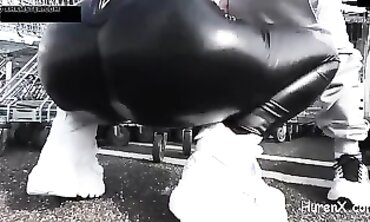 Lara Cumkitten: Heiße MILF-Szene auf dem Parkplatz