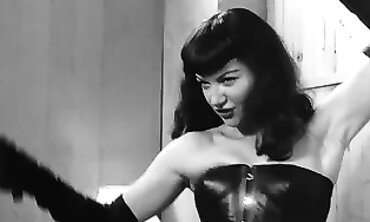 Gretchen Mol in a Bettie Page Cosplay