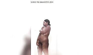 African Beauty Takes a Shower