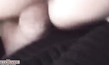 Aische Pervers: Hardcore Blowjob und Squirting im Schloss