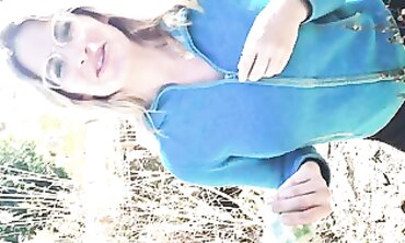 Latina MILF Leidy De Leon Gets Paid for a Public Outdoor Hookup