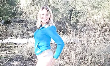 Latina MILF Leidy De Leon Gets Paid for a Public Outdoor Hookup