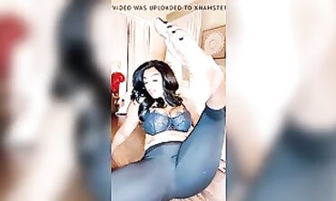 Stunning African MILF Showcases Perfect Toes and Soles