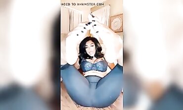 Stunning African MILF Showcases Perfect Toes and Soles
