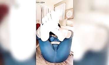 Stunning African MILF Showcases Perfect Toes and Soles