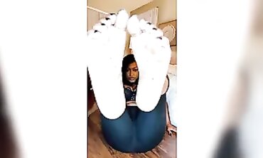 Stunning African MILF Showcases Perfect Toes and Soles