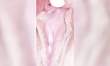 Reife Ehefrau Masturbiert mit Vibrator