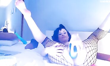 Stacy Bloom Masturbates With Vibrator