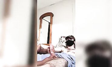 Amateur MILF Gets a Handjob from an Acquaintance