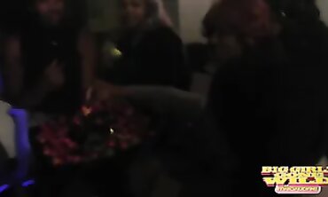 Beauty Shows Off Her Big Ebony Booty