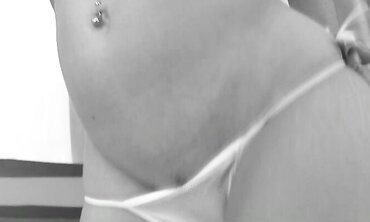 Courtney Taylor Gets Her Bulls Eye Creamed While Scarlett Super-Naughty Slurps The Jizz two