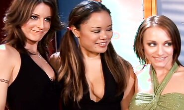 Annie Cruz And Sierra Sinn Have A Super-Steamy Fourway