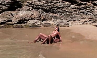 Latina Ultra-Cutie Rails Man-Meat Like a Professional