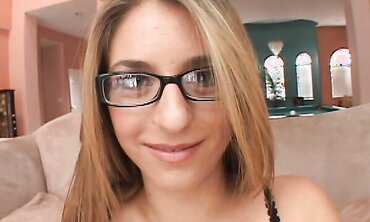 Veronica Stone Loves Servicing A Pile Of Spunk-Pumps With Her Face
