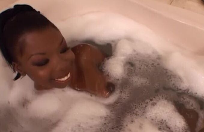 Simone West Luvs Being A Dark-Hued Scum