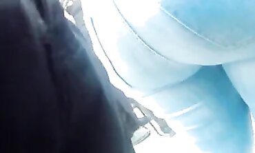 Latina MILF in Jeans Gets Public Donk