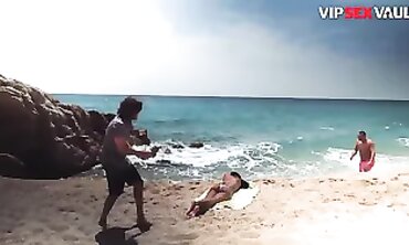 Noe Milk & Antonio Ross: High-Class Interracial Beach Fuck