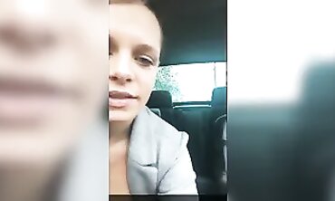 Bony: Pause coquine en voiture
