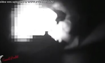 Namorada Se Diverte na Cabine Erótica com Glory Hole