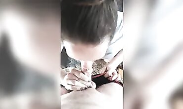 Ultra-Cutie MILF Suggests a Spontaneous Fuck-Fest